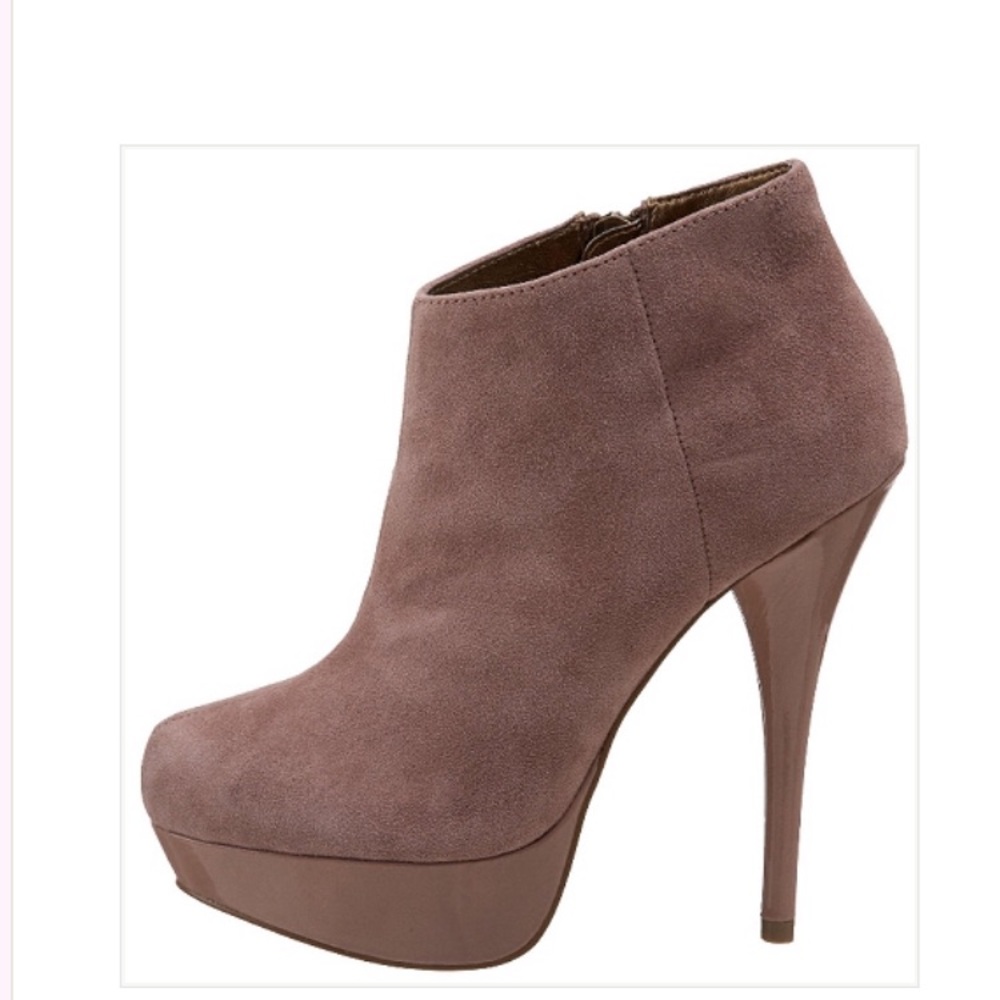 Steve Madden “Chelseey” Ankle booties Sz 6.5